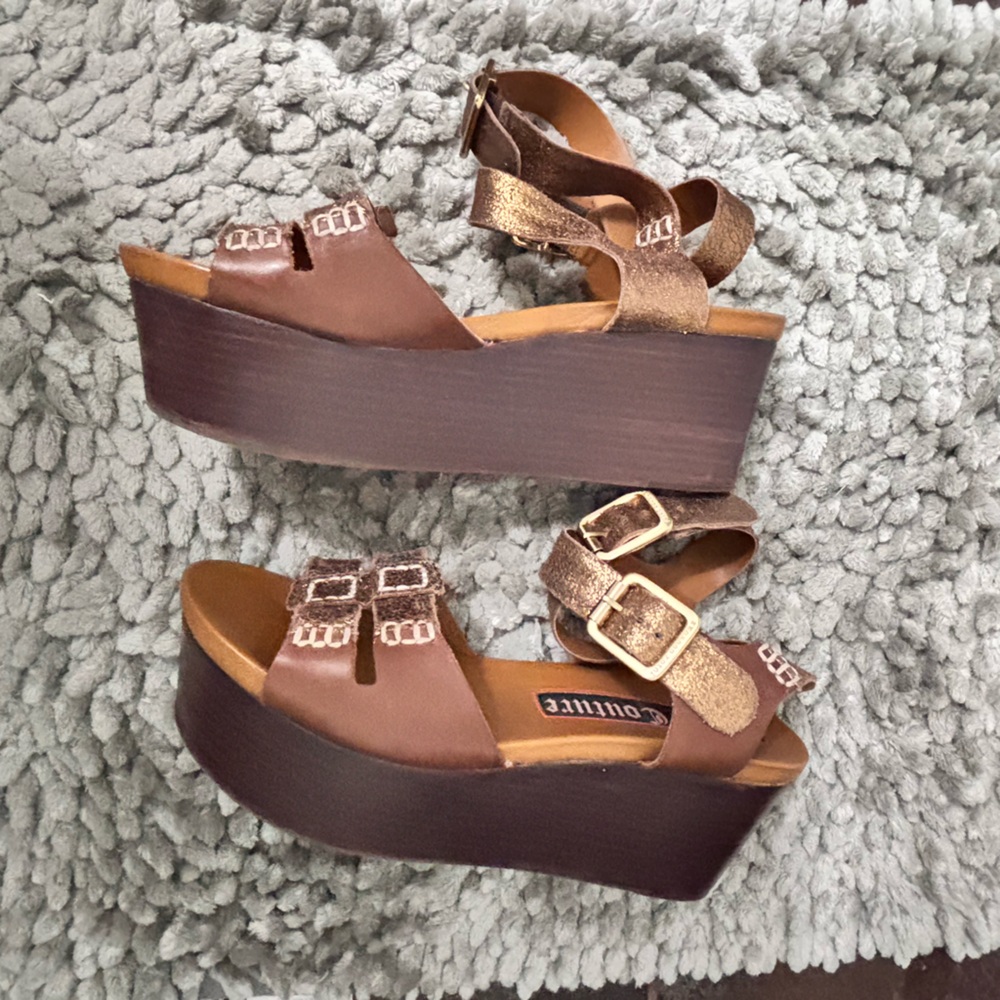 Juicy Couture Brown Platform Sandals